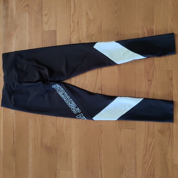 Gorgeous women PUMA SET - Picture 5 of 5